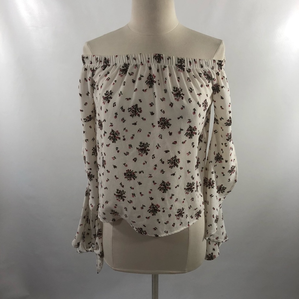 White and red off the shoulders long sleeve